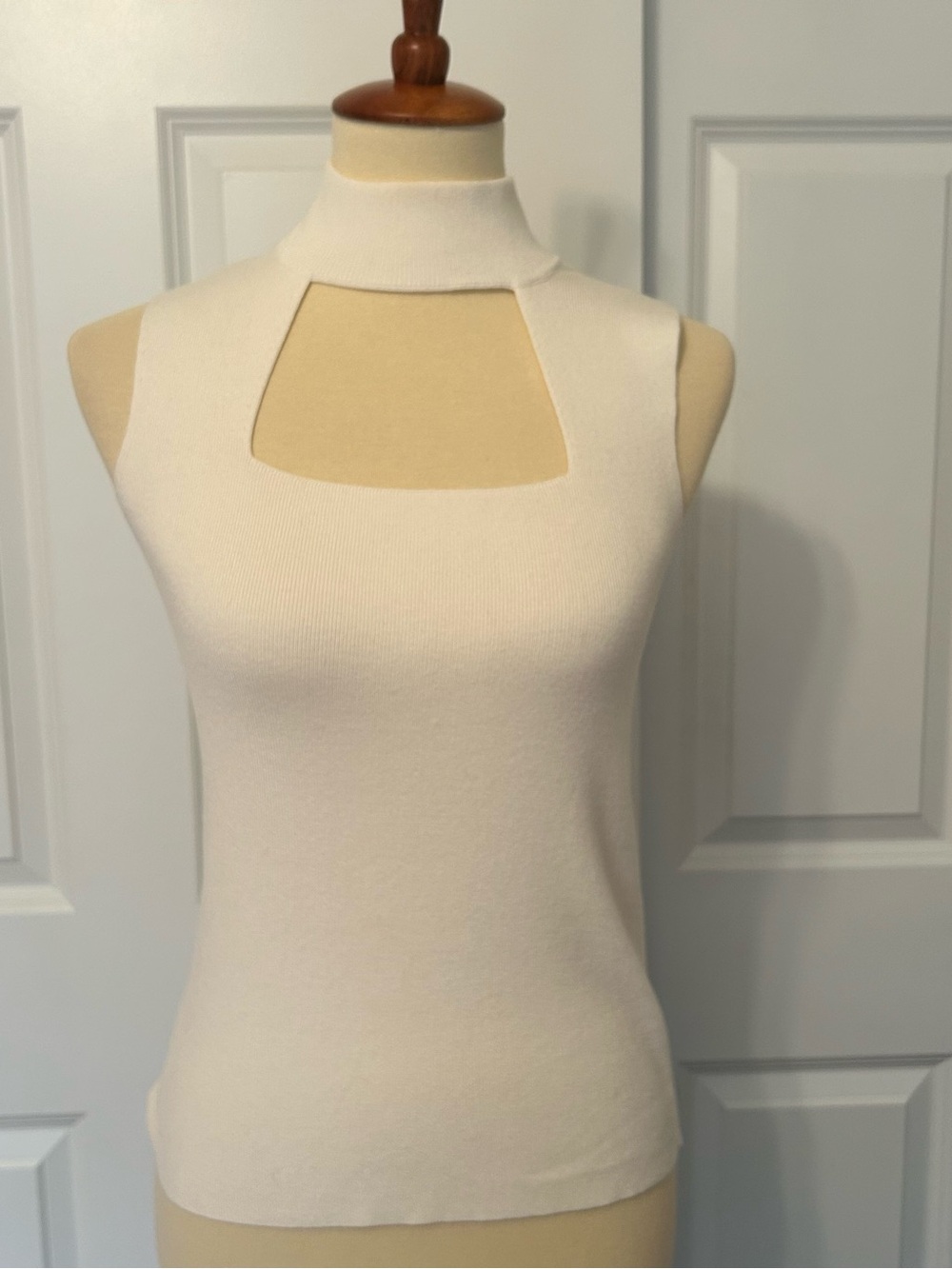 CACHE Women’s White Sleeveless Mock Neck Sweater with Cutout